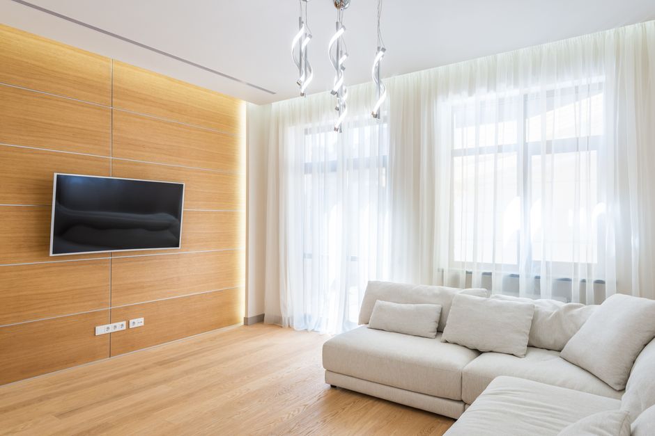 Salón con parquet restaurado y acabado cálido